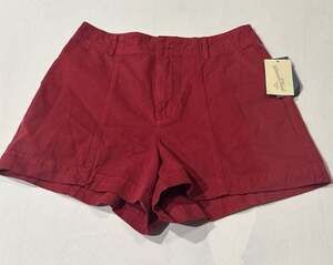 Universal Thread Women's High-Rise Chino Shorts Red Size 6 NWT
D2